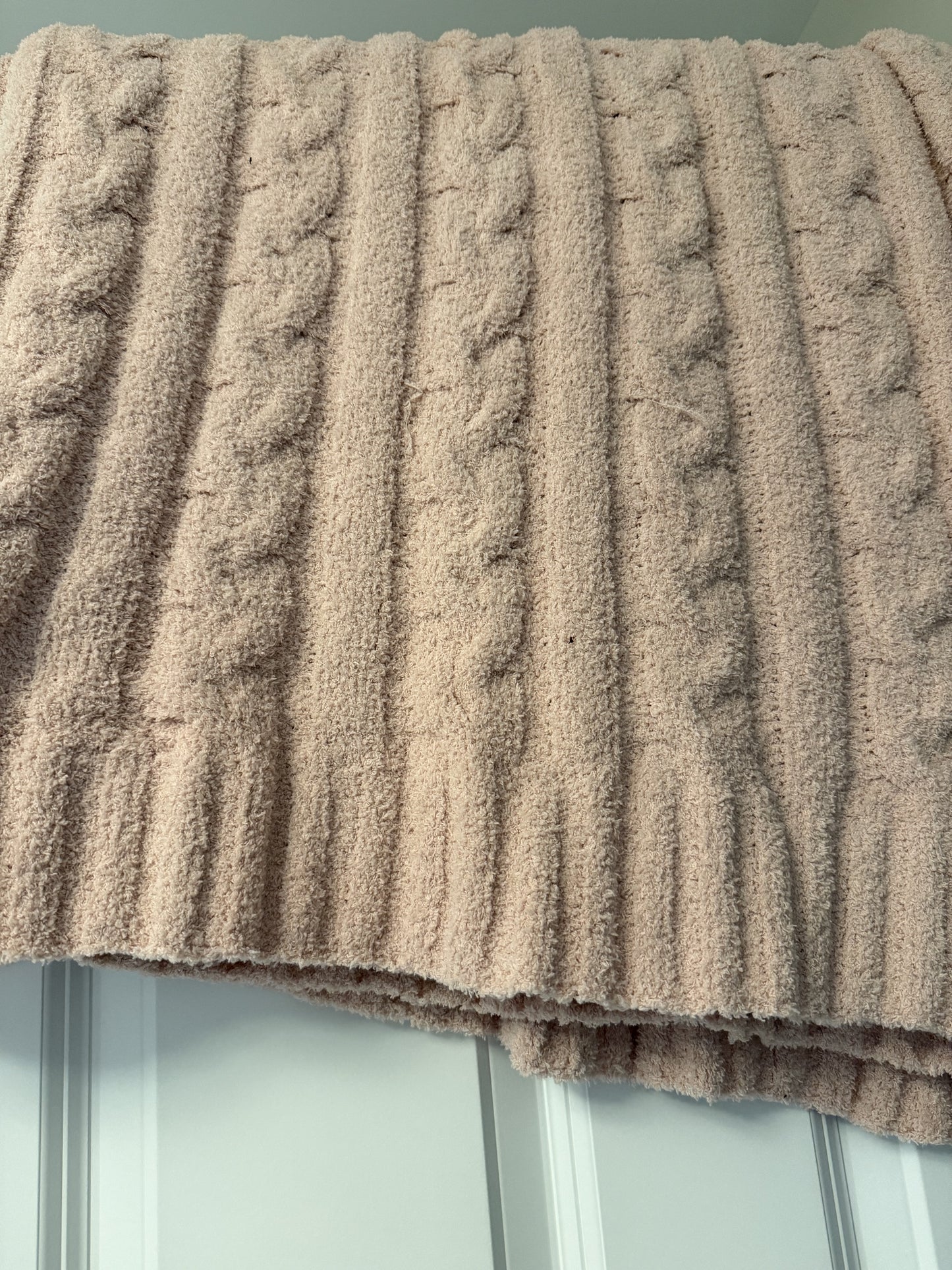 Rose Cable Knit Blanket